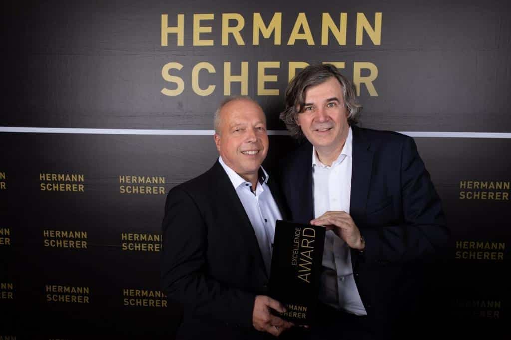 Speaker Slam Preisverleihung Award-Gewinner Thomas Vogler und der internationale Top-Speaker Hermann Scherer bei der Preisverleihung
